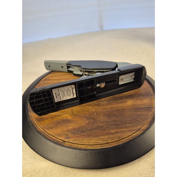 Swingline Commercial High-Capacity Heavy-Duty Desk Stapler 210 Sheets of Paper - Picture 9 of 15